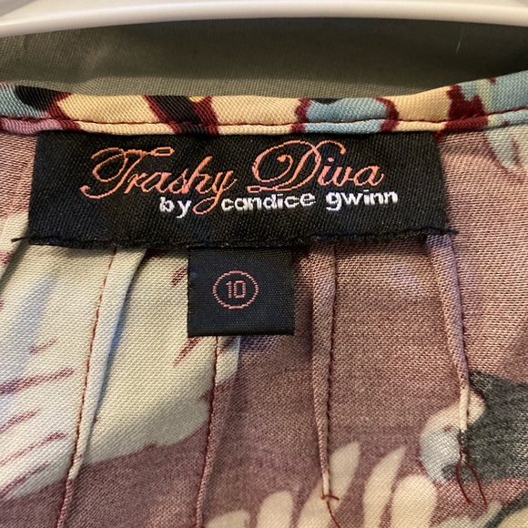 Trashy Diva. ZIGGY WRAP TOP - BORDEAUX FERNS - Picture 4 of 7